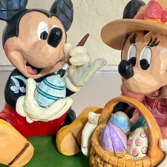 Jim Shore Disney Traditions Mickey & Minnie Mouse Easter Artistry 6008319 (1488) - Picture 3 of 16